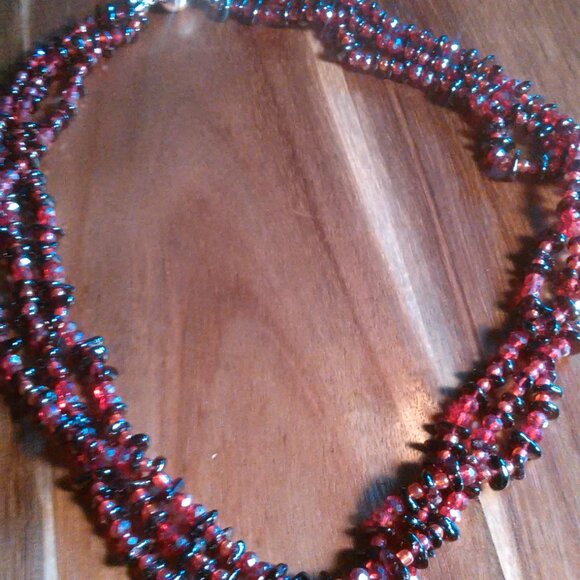 Indian Garnet and Seed Bead Triple Strand Magnetic Clasp Necklace - Picture 4 of 8
